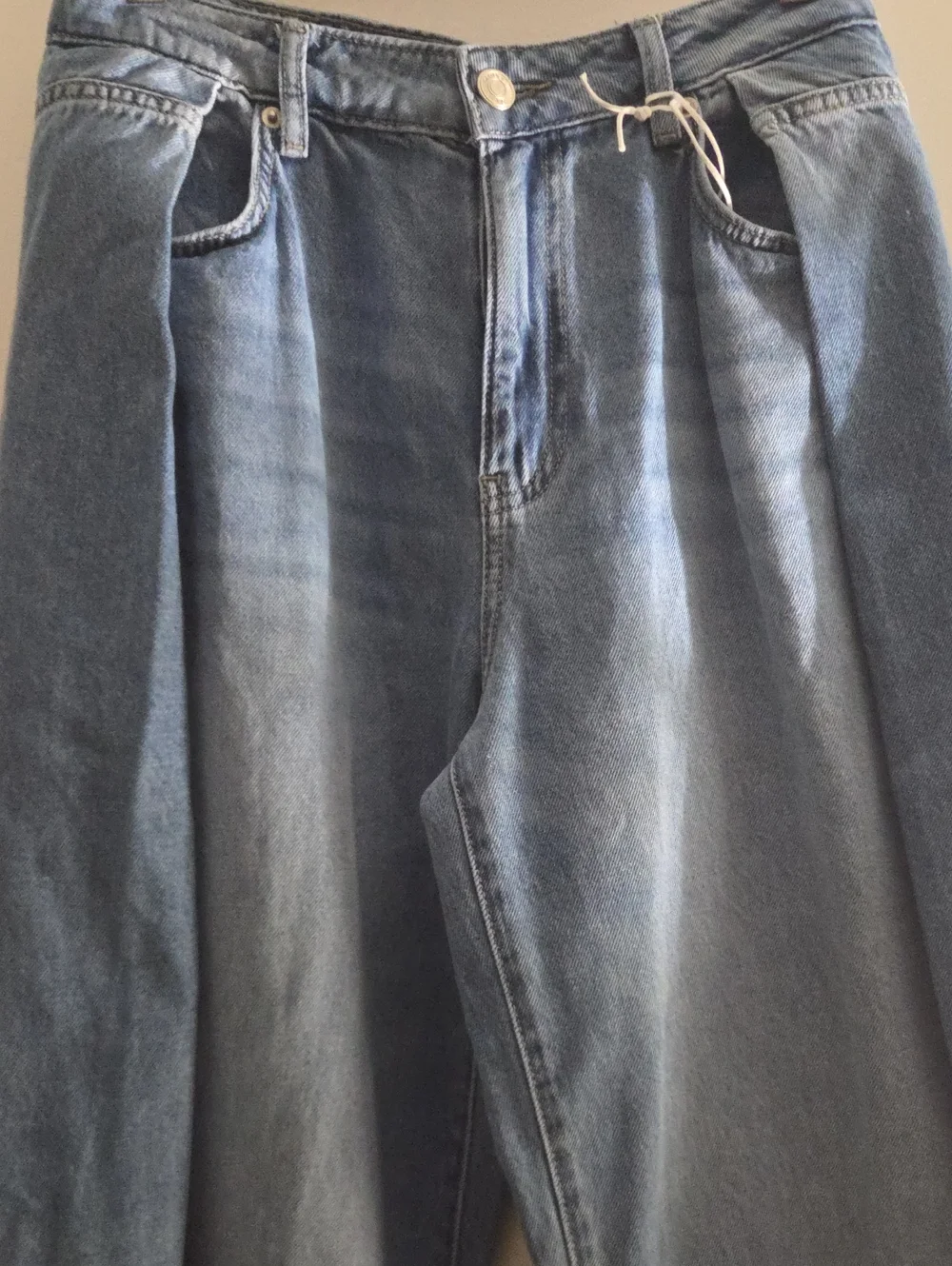 Balloon Fit Wide Leg Jeans in Light Blue -